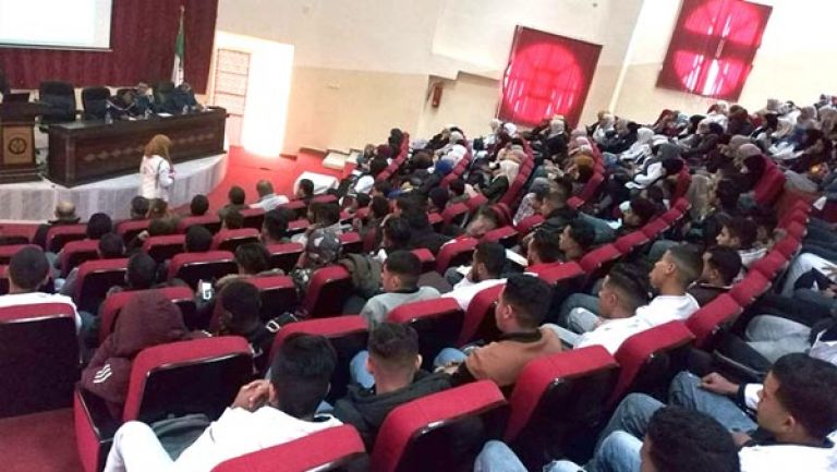 التحسيس بمخاطر استعمال النقال أثناء السياقة