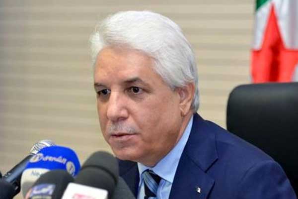وزير العدل يعرض مشروع القانون التجاري