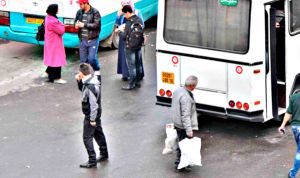 مواطنون يطالبون بتوقيف تجاوزات أصحاب الحافلات