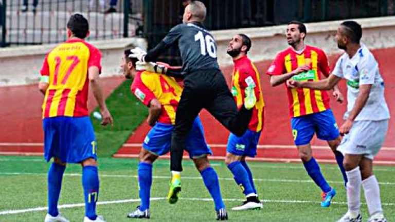 النصرية تهدد بالمقاطعة والأنصار يحرقون الإطارات المطاطية