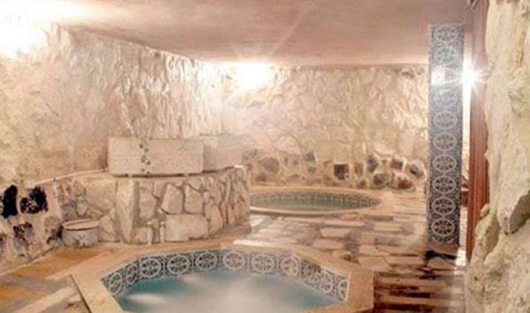 الرجال ينافسون النساء