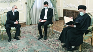الرئيس الإيراني، إبراهيم رئيسي-السفير الجزائري الجديد بإيران، علي عروج