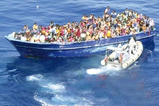 إنقاذ 1200 مهاجر غير شرعي قبالة السواحل الليبية