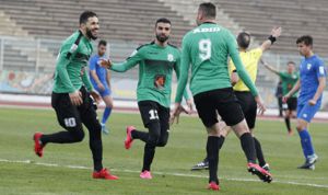 «السنافر» ينجون و«الحمراوة» يشدّدون الخناق