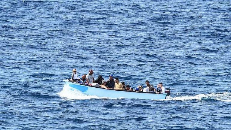 إحباط محاولة "حرقة" لـ17 شخصا بشاطئ تنس
