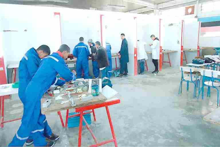 عمال مركز التكوين المهني يطالبون بمستحقاتهم