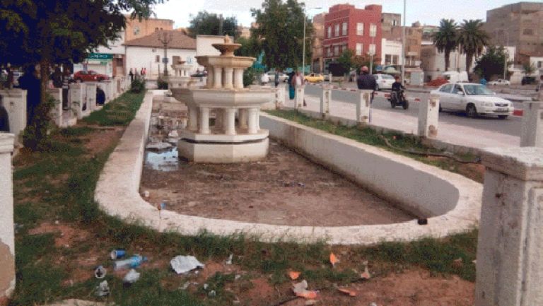 نافورات مهملة تتحول إلى مصبّ للنفايات