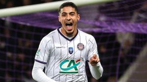 الدولي الجزائري فارس شايبي، لاعب نادي أينتراخت فرانكفورت