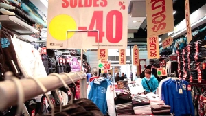 عروض مغرية تستهوي عشاق التبضع