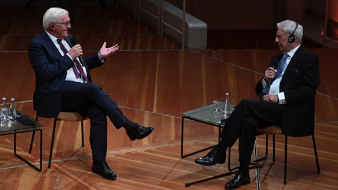 أديب نوبل البيروفي والرئيس الألماني يتحاوران  حول الكتابة والجائحة والسياسة