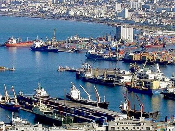 عجز تجاري بـ 32 ر4 ملايير دولار في الـ 4 أشهر الأولى من 2015
