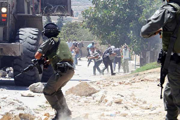 استشهاد فلسطينيَين وإصابة آخرَين
