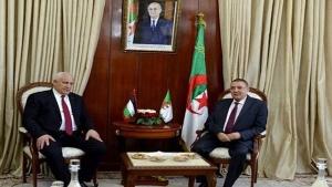 وزير الداخلية والجماعات المحلية والتهيئة العمرانية، إبراهيم مراد- مع وزير الداخلية الفلسطيني اللواء زياد محمود هب الريح