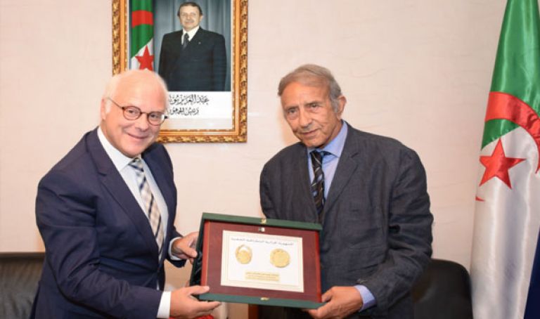 بحث سبل تعزيز التعاون بين شرطتي البلدين