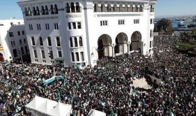 ”سلمية...سلمية”، مسيرات تبهر المتابعين في الداخل والخارج