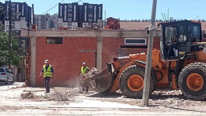 مقاطعة الشراقة تشرع في إزالة البنايات والمحلات الفوضوية