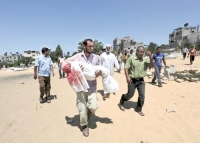 استشهاد 12 فلسطينيا من بينهم أسرة من خمسة أفراد