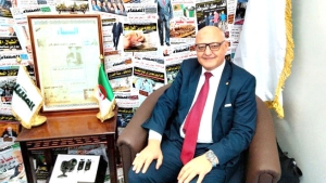 وزير التكوين والتعليم المهنيين السيد ياسين ميرابي، بجناح عرض جريدة "المساء" بالصالون الدولي للكتاب