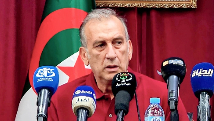 الكشف عن هوية مدرب منتخب الرجال بعد أيام