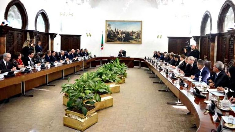 إعداد خطة عمل الحكومة وخارطة طريق لكل وزير