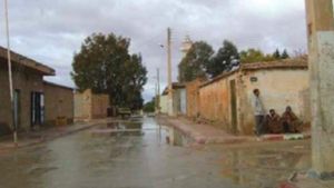 السكان يطالبون بضروريات الحياة