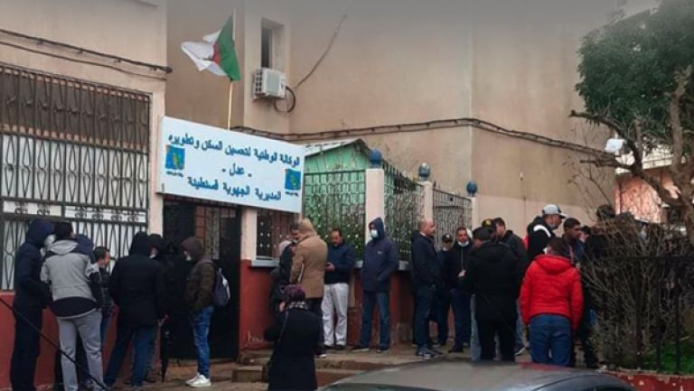 مكتتبو "عدل 2" بقسنطينة يحتجّون