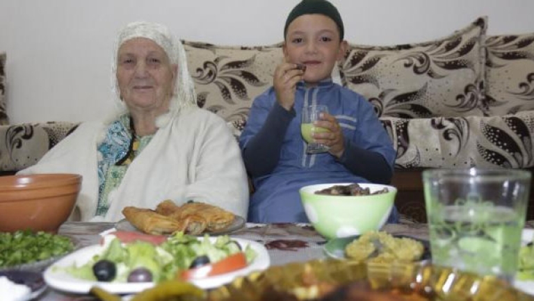 صوم الأطفال لأول مرة.. تحبيب للعبادة وإحياء لتقاليد عريقة