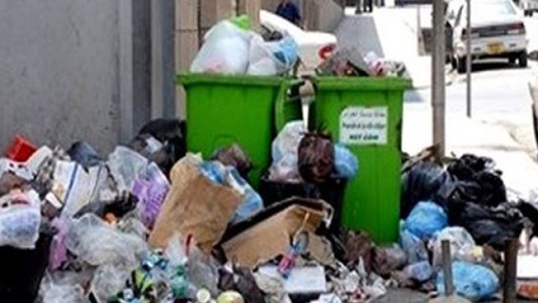 النفايات تحاصر أحياء عين البنيان
