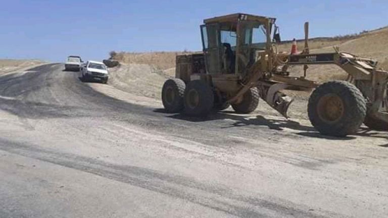 السكان يتطلعون لتهيئة الطريق وفك العزلة