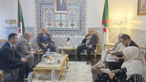  وزير الصناعة والإنتاج الصيدلاني، علي عون