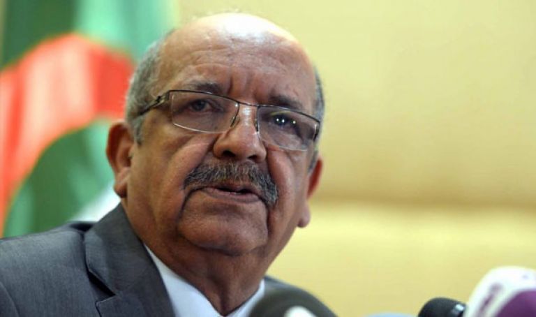 مساهل يوقع على سجل التعازي