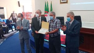 وزير التعليم العالي والبحث العلمي عبد الباقي بن زيان