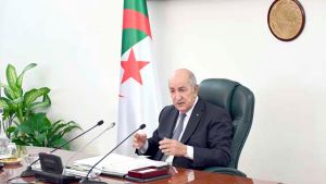 رئيس الجمهورية، القائد الأعلى للقوات المسلحة وزير الدفاع الوطني السيد عبد المجيد تبون