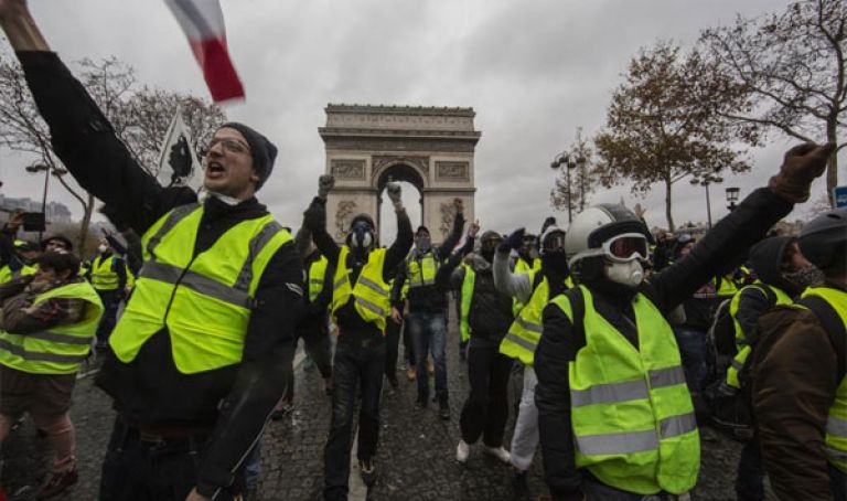 إضراب عام يشل مظاهر الحياة في فرنسا