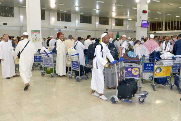 رحلات الحجاج إلى البقاع المقدسة تنطلق اليوم