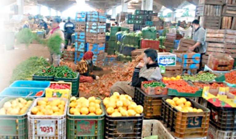 إضراب التجار يشلّ سوق الجملة بالكاليتوس
