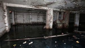 أقبية عمارات حي بوحارة تغرق في المياه الملوثة