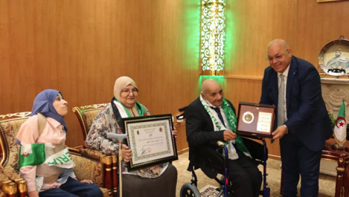 وزير المجاهدين يستقبل "عمي جعفر"
