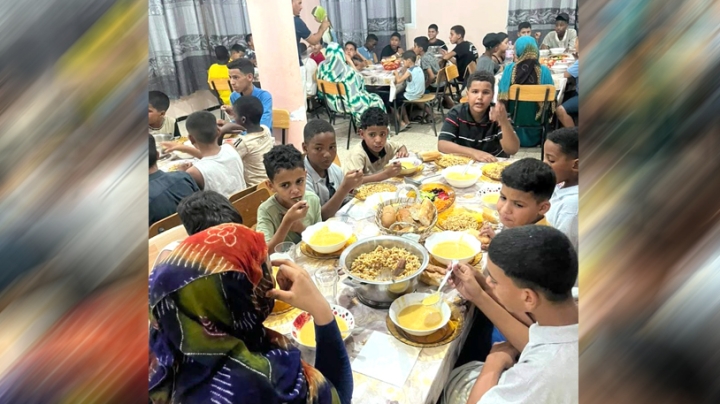 عين عشير تحتضن أطفال الصحراء الغربية