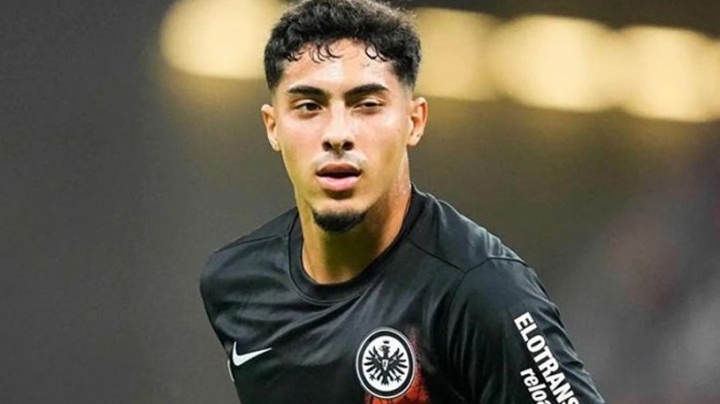 فارس شايبي يوجه رسالة قوية لمدرب فرانكفورت