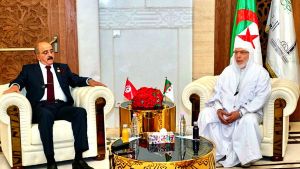 عميد جامع الجزائر محمد المأمون القاسمي الحسني- وزير الشؤون الخارجية والهجرة والتونسيين بالخارج، محمد علي النفطي 