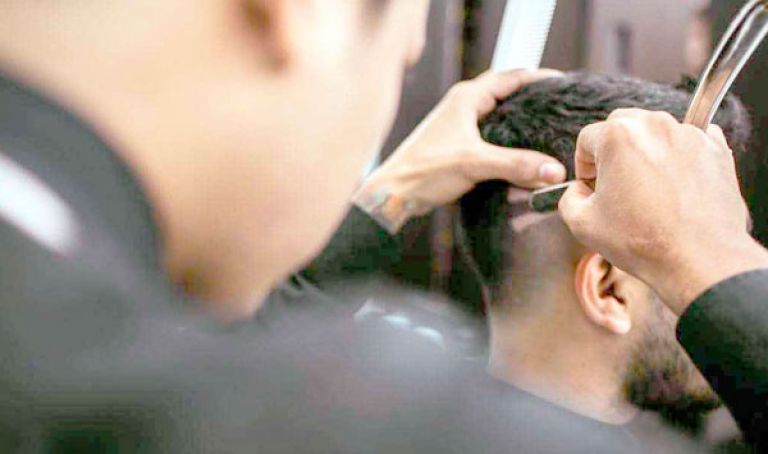زبون ينتقم من "حلاقه السيء"