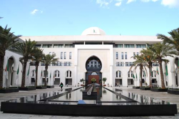 الخارجية تكلّف سفارة الجزائر باستقاء المعلومات الدقيقة