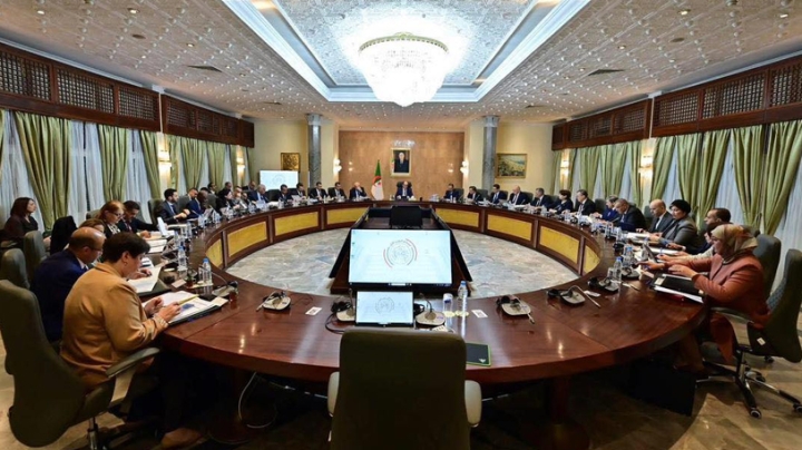 متابعة إنجاز المشاريع الاستثمارية المهيكلة الكبرى