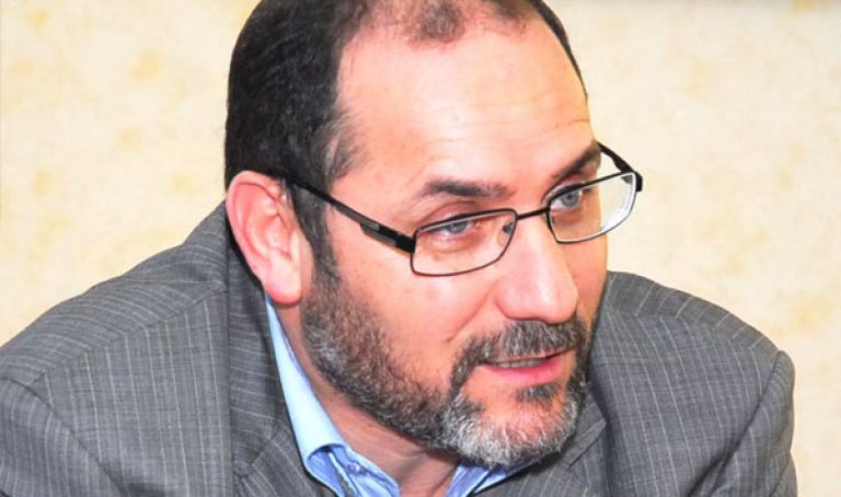 حل الأزمة بيد رئيس توافقي أو منتخب بشفافية