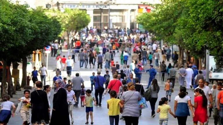 نأمل في ثورة حقيقية في الحياة الاجتماعية