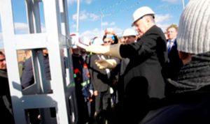 مشاريع الغاز والكهرباء تم تأجيلها ولم تجمد