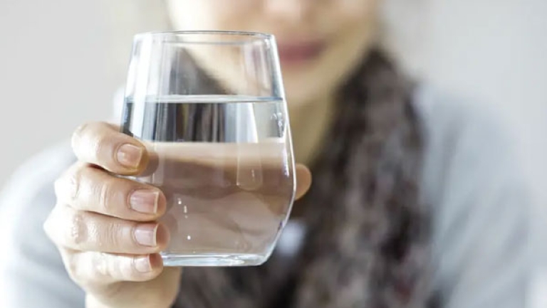 ترطيب الجسم بشرب الماء مهم لسلامة الأعضاء