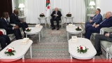 رئيس الجمهورية السيد عبد المجيد تبون - وزير الشؤون الخارجية والفرانكفونية والكونغوليين بالخارج، السيد سيرج كونستون بوندا