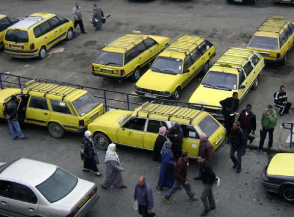 أكثر من 100 ملف لإنشاء شركات لسيارات الأجرة 